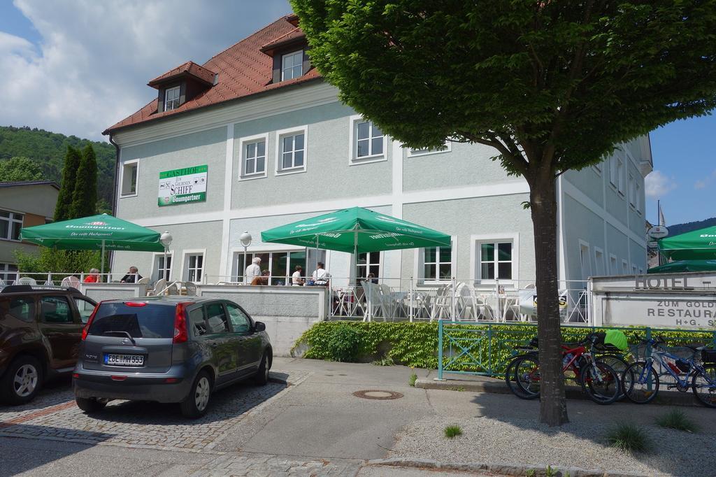 Hotel Goldenes Schiff Engelhartszell Exterior foto