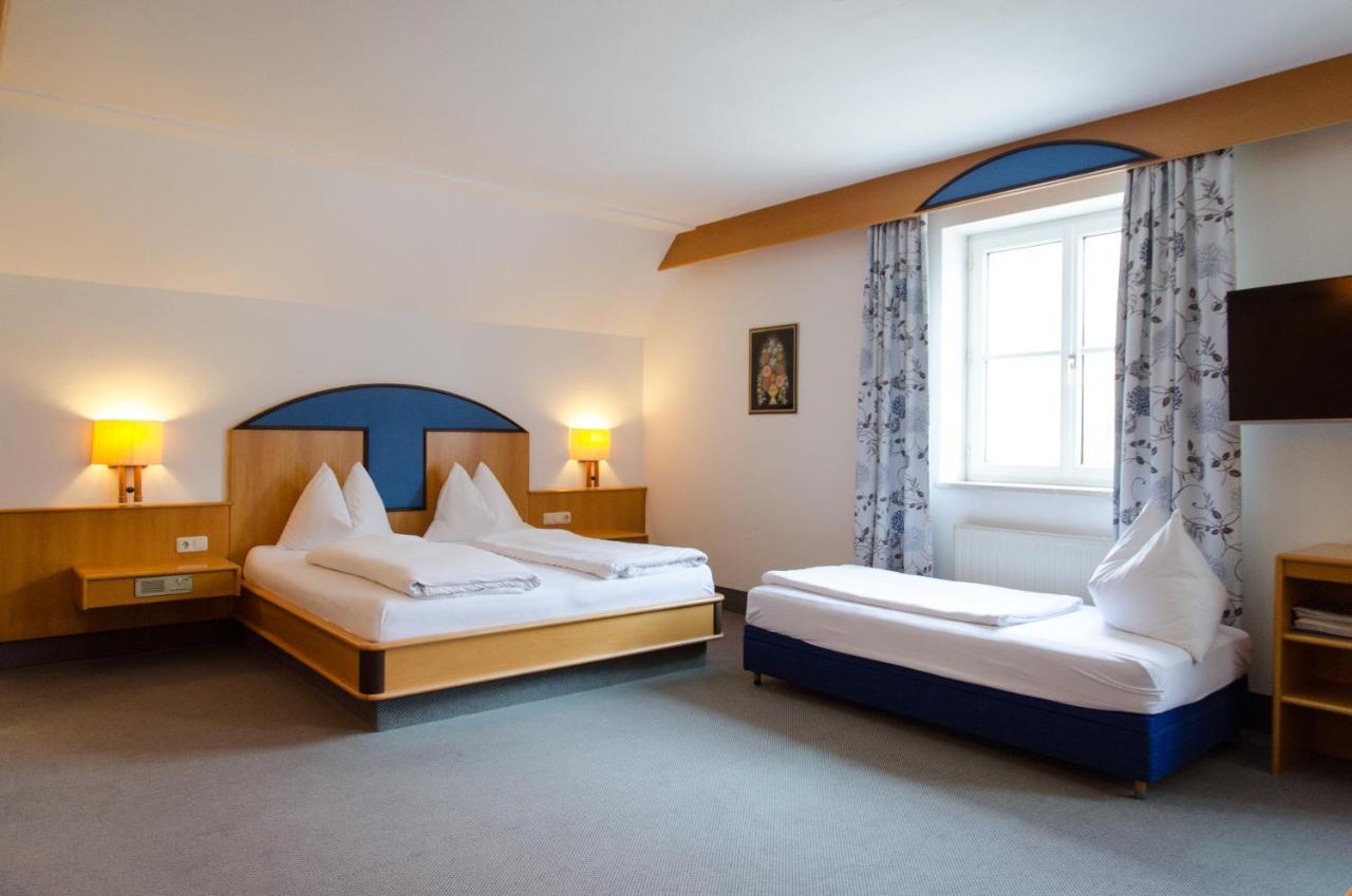 Hotel Goldenes Schiff Engelhartszell Exterior foto