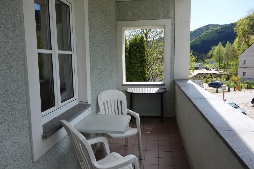 Hotel Goldenes Schiff Engelhartszell Exterior foto